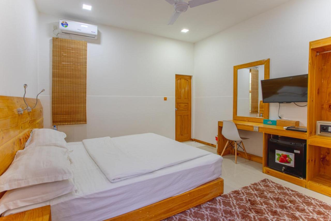 Alaika Maafushi Hotel ภายนอก รูปภาพ