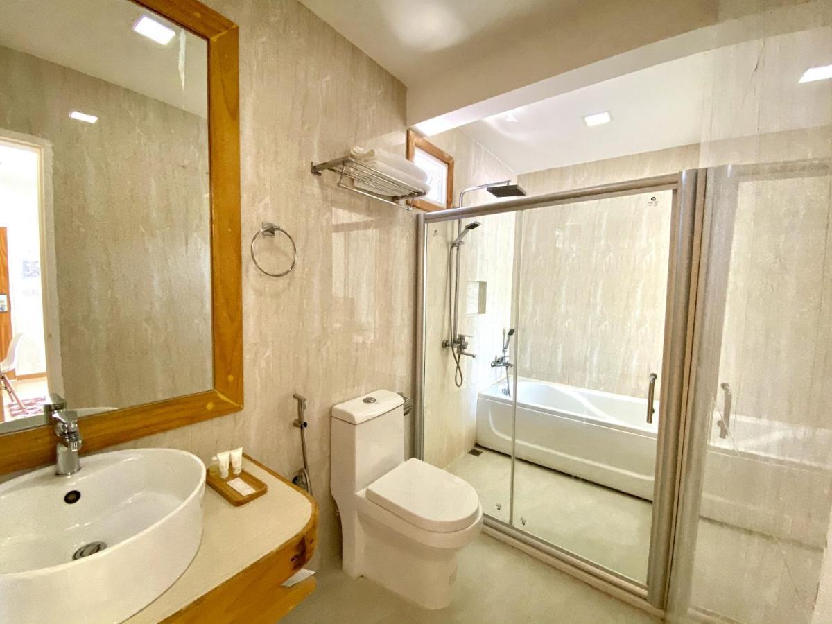Alaika Maafushi Hotel ภายนอก รูปภาพ