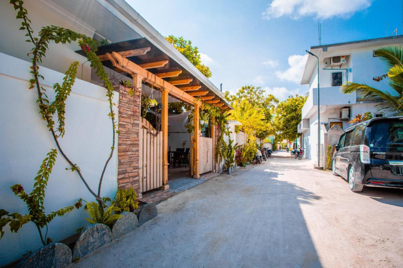 Alaika Maafushi Hotel ภายนอก รูปภาพ