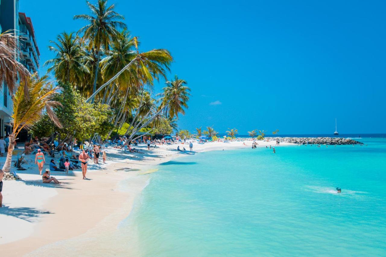 Alaika Maafushi Hotel ภายนอก รูปภาพ